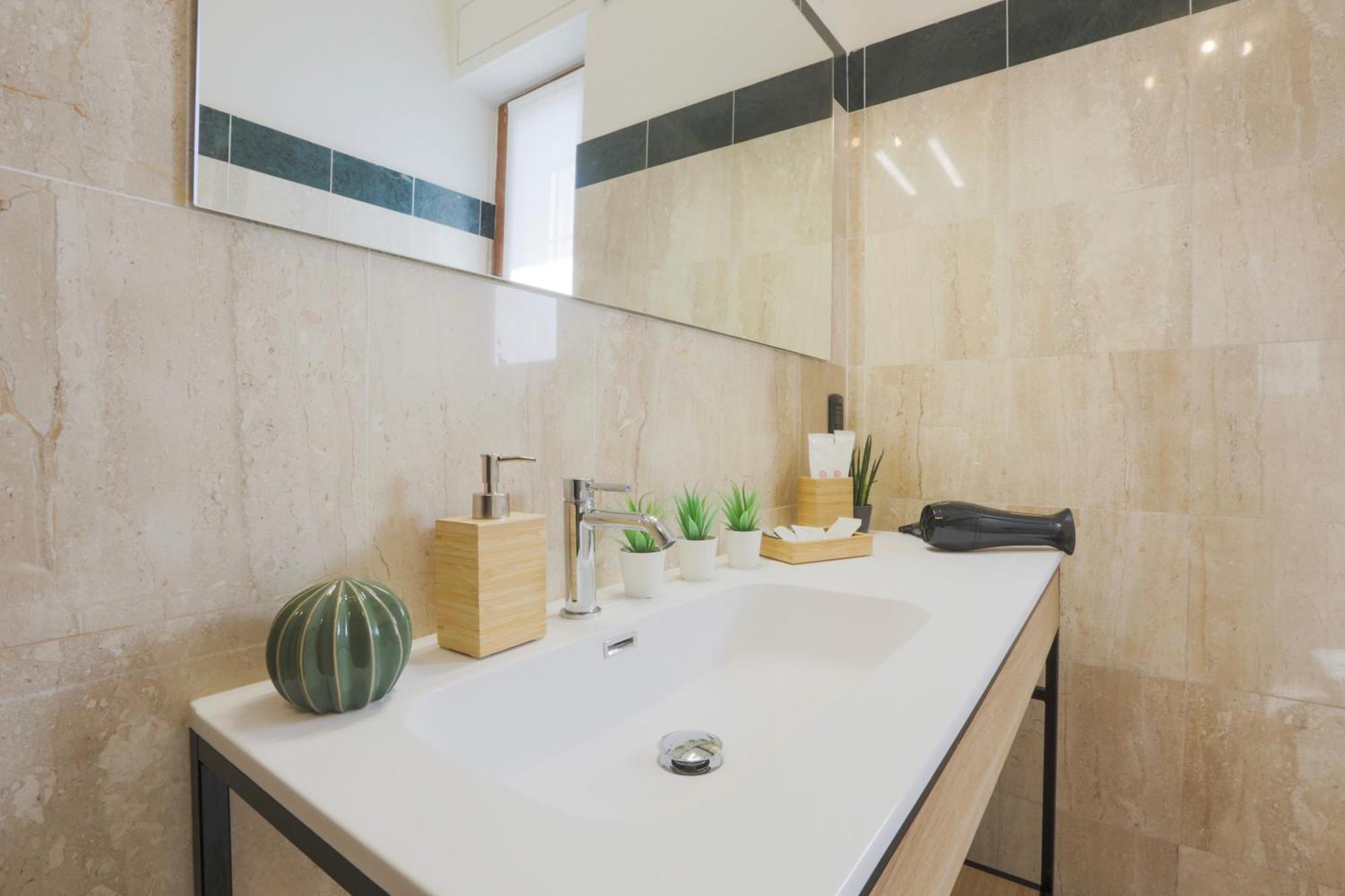 Urban Elegance Station W/private Garage Appartamento *